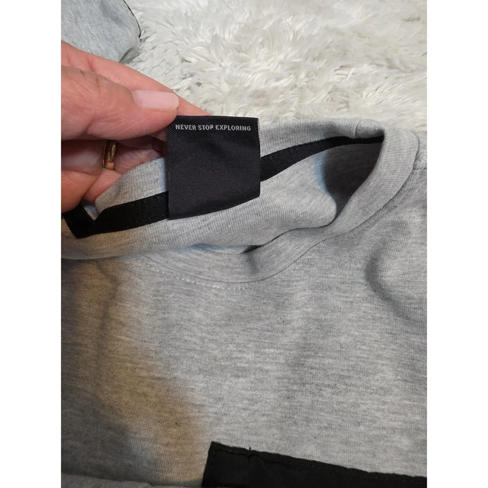The North Face Mens Gray Black Panel Crew Neck Sweatshirt Zipper Pocket M A7UQU
